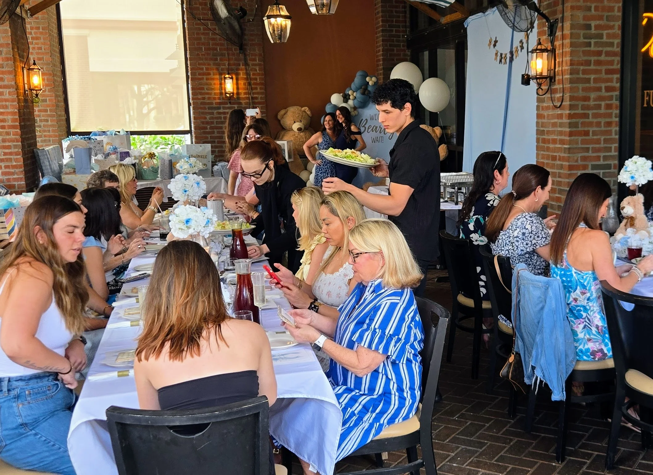 Warm family-friendly dining room at Sole Mio Boynton Beach